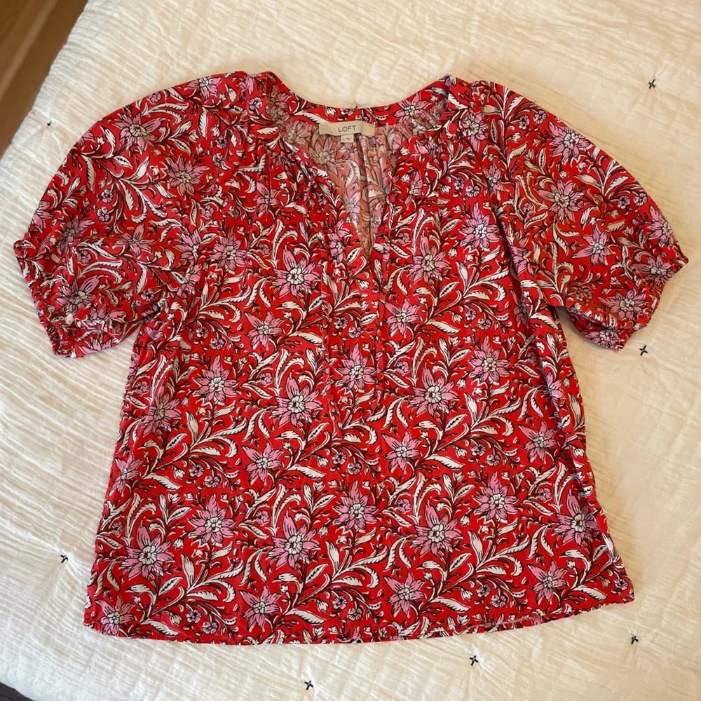 LOFT Spring Bloom Tie Neck Puff Sleeve Floral Puff Sleeve Peasant Top Size M